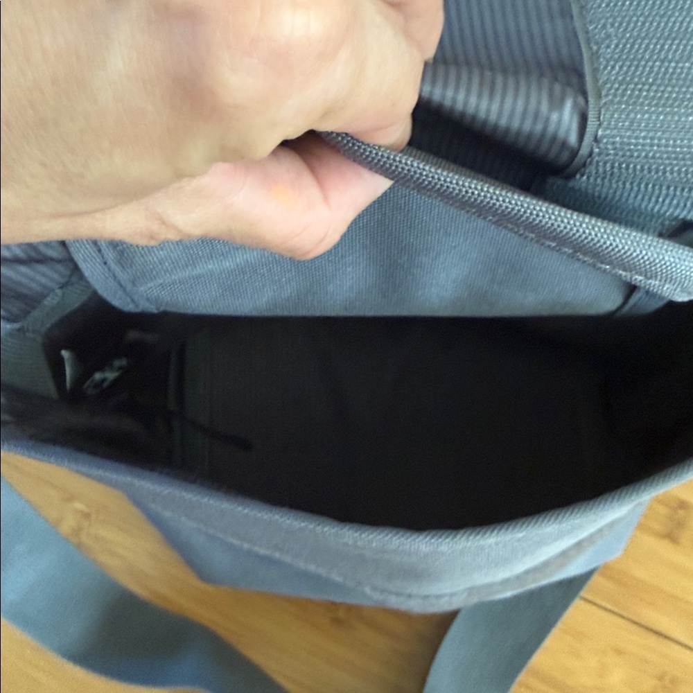 Herschel Grade Mini Crossbody NWT - Picture 7 of 9
